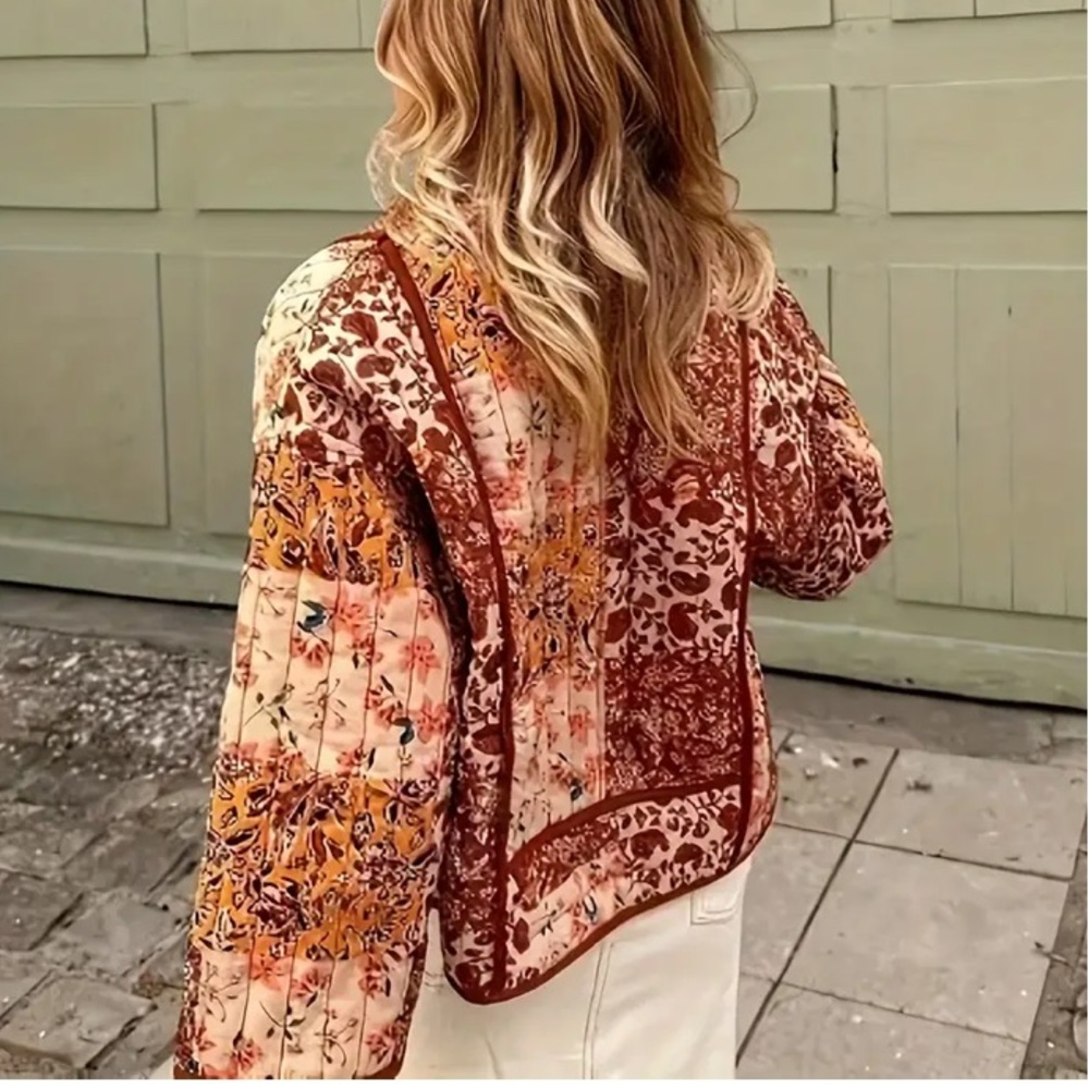 1 left !clearance! 💥💥❤️BOHO Floral quilted jacket